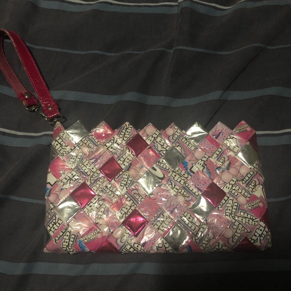 Super unique Nahui Ollin y2k clutch bag made from recycled bubblegum wrappers 💖 - Picture 2 of 4